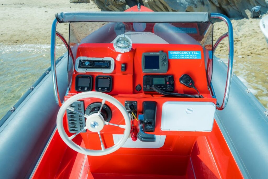 Safety-boat-tips-equipment-1030x688