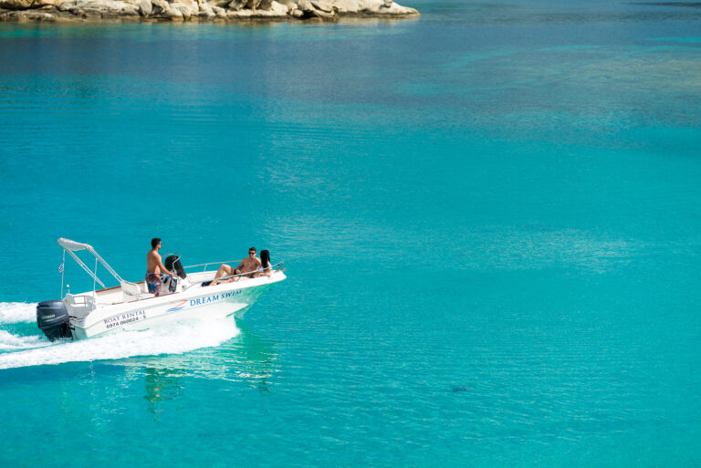 Dream Swim boat rental Diaporos - Selva 5.60
